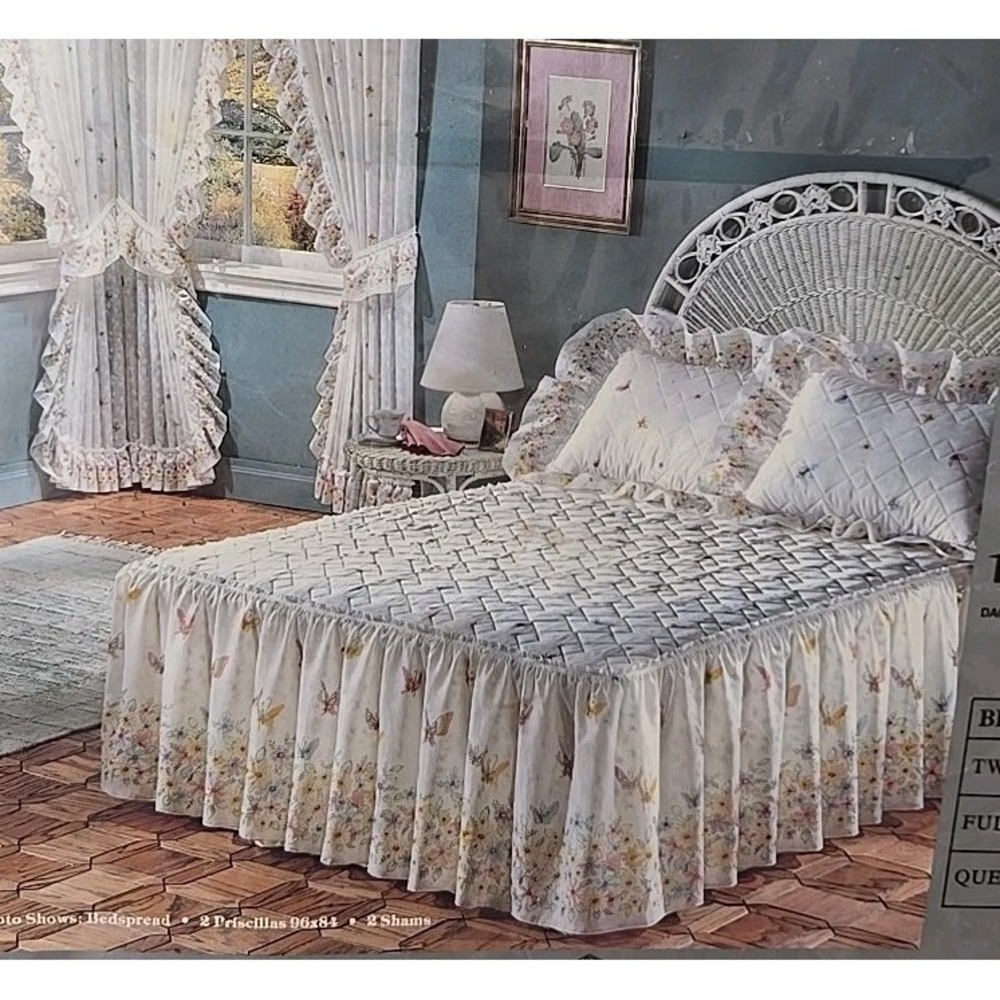 Quilted Cottage Core Country Butterflies Flowers Full Ruffled Bedspread 80s